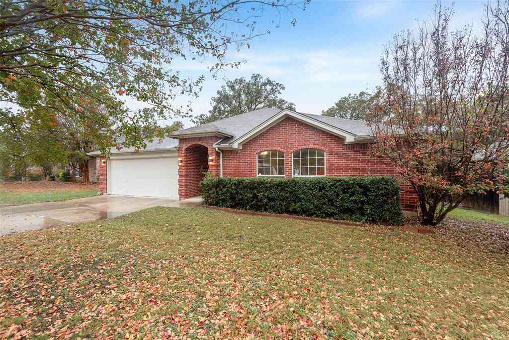 Homes For Sale - 617 Madeline Court<br/> Azle, TX 76020