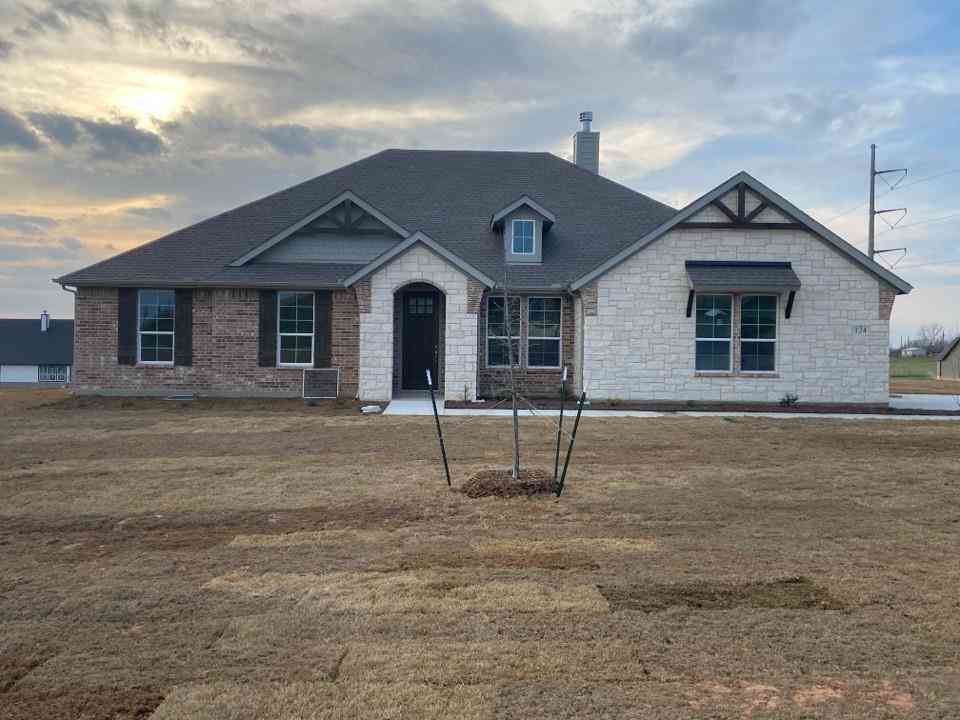 Homes For Sale - 124 Hillview Trail<br/> Wise County, Decatur, TX 76234