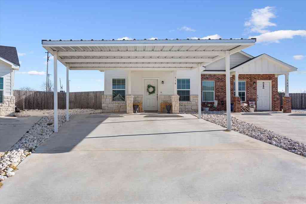 Townhouse For Sale - 518 Alamo Court<br/> McGregor, TX 76657