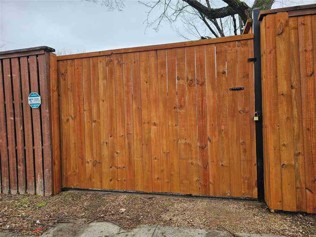 Vacant Land For Sale - 115 S Saint Mary Avenue<br/> Dallas, TX 75214