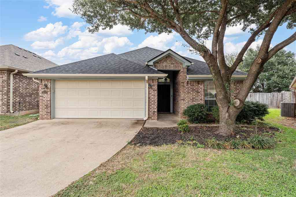 Homes For Sale - 10121 Colony Drive<br/> Waco, TX 76708