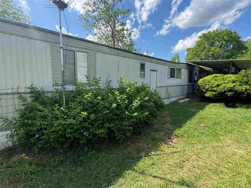 Mobile Home For Sale - 1103 Long Street<br/> Gladewater, TX 75647