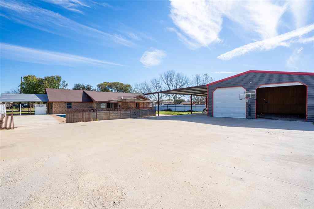 Homes For Sale - 601 Henry St Street<br/> Erath County, Dublin, TX 76446