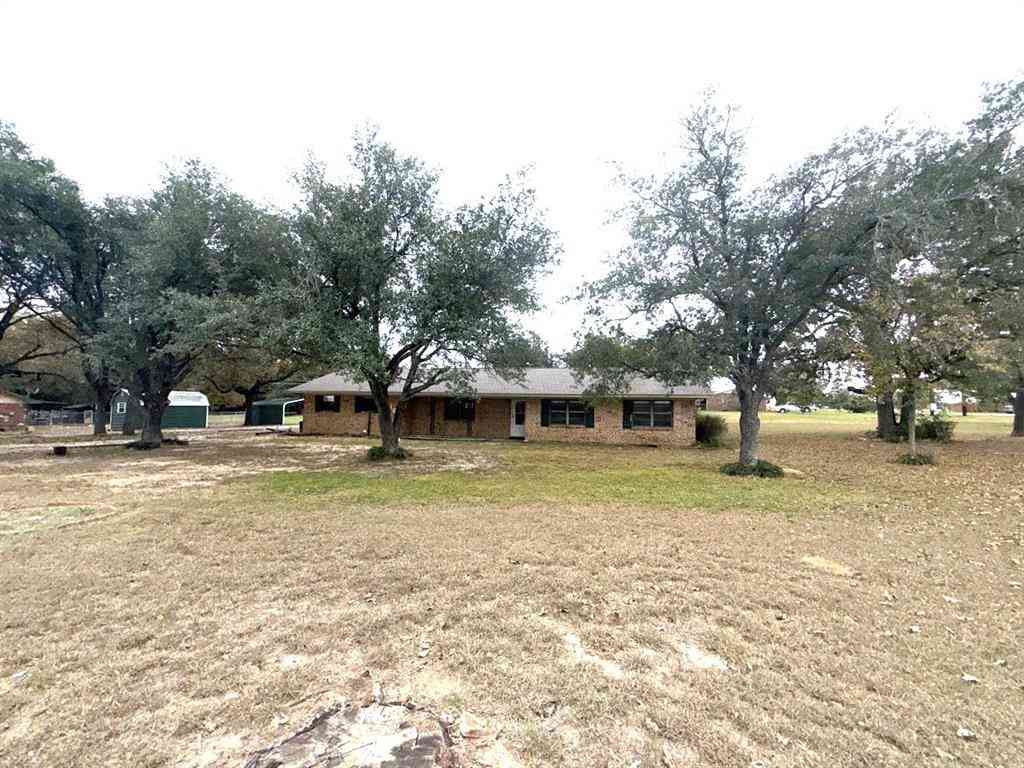 Homes For Sale - 150 Lazy Way<br/> Fairfield, TX 75840
