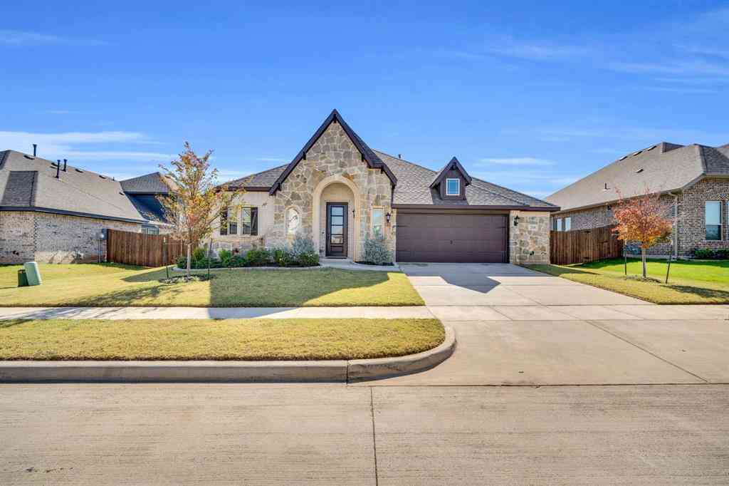 Homes For Sale - 208 Claywood Drive<br/> Ellis County, Glenn Heights, TX 75154
