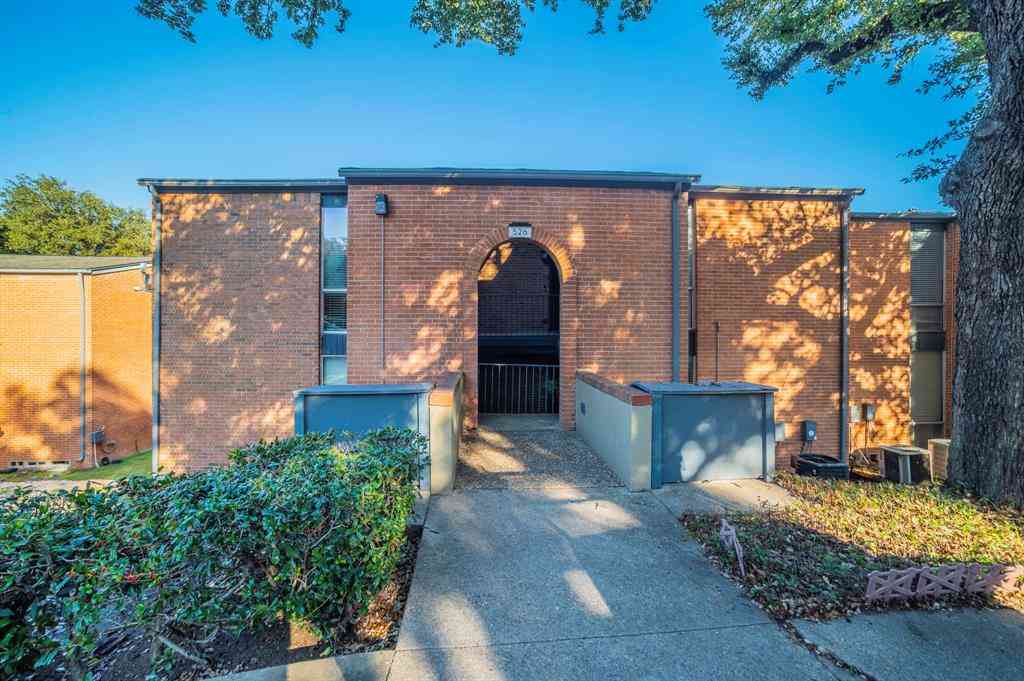 Condo For Sale - 526 E Avenue J #C<br/> Grand Prairie, TX 75050