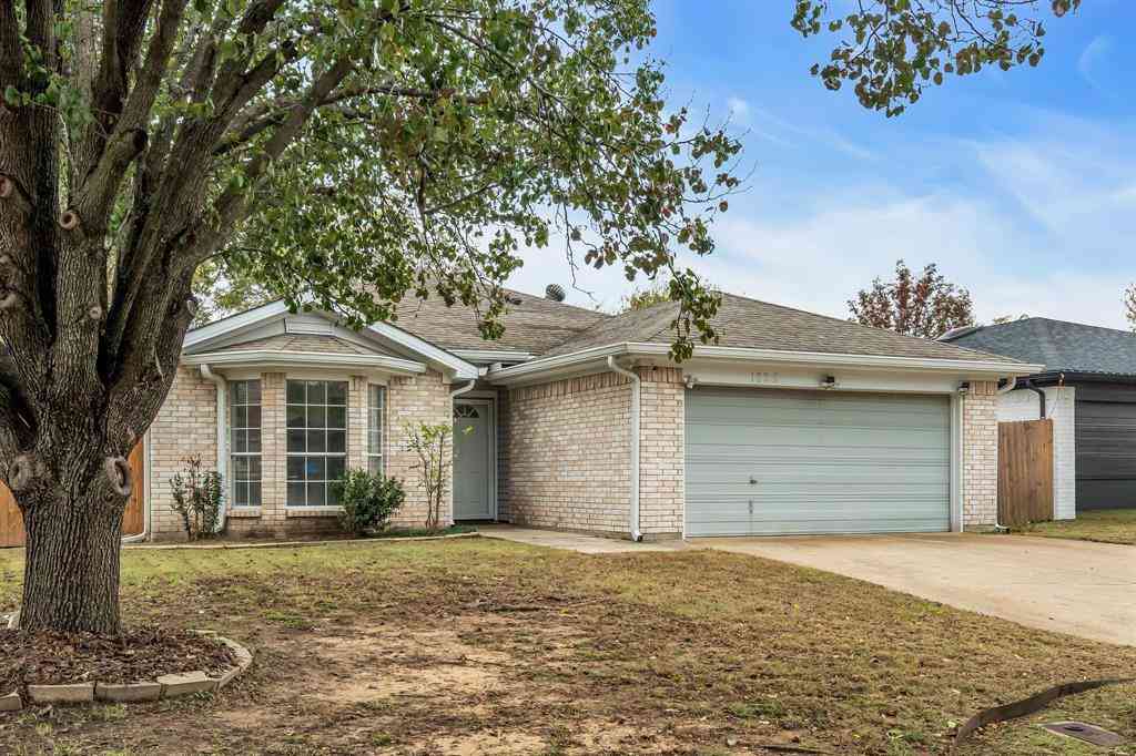 Homes For Sale - 1725 Gainsborough Way<br/> Tarrant County, Fort Worth, TX 76134