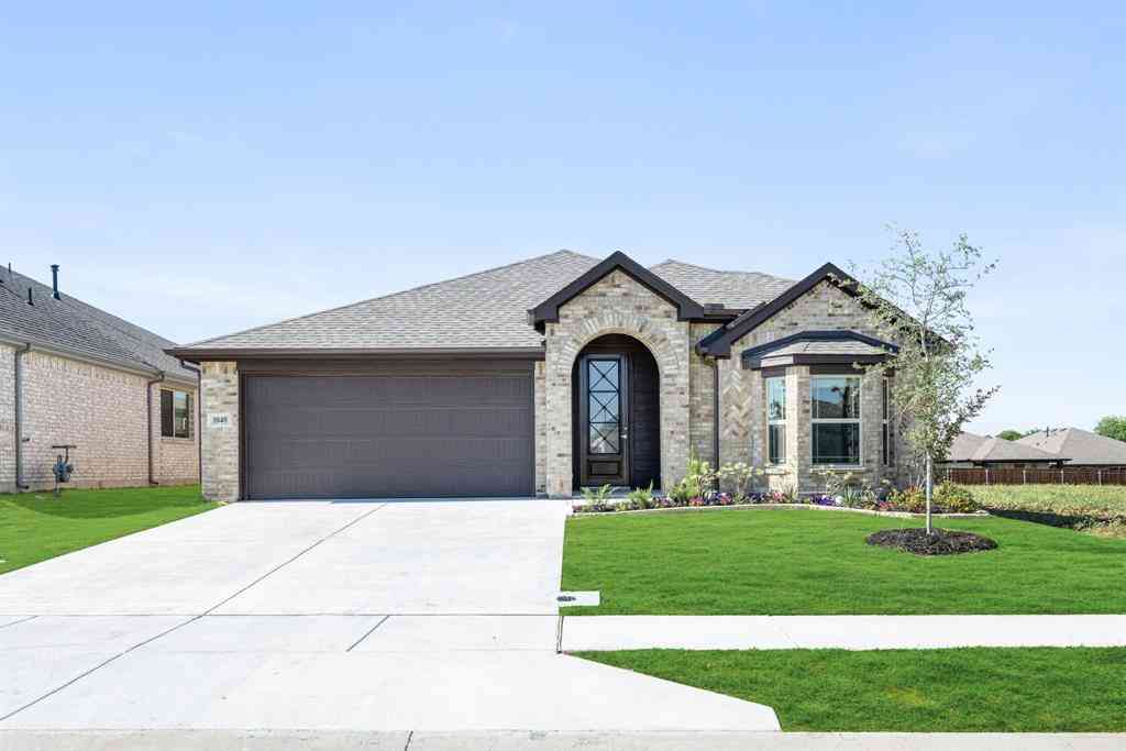 Homes For Sale - 1040 Nighthawk Trail<br/> Alvarado, TX 76009