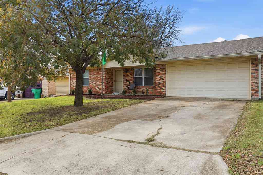 Homes For Sale - 1813 Arkansas Street<br/> Gainesville, TX 76240