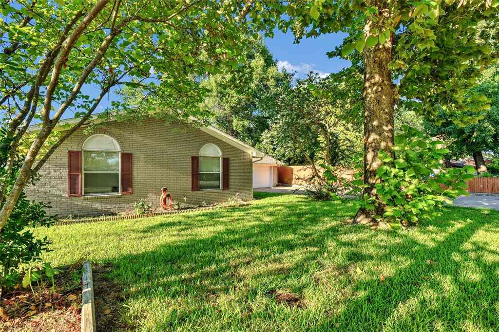 Homes For Sale - 2513 Sunset Street<br/> Denison, TX 75020