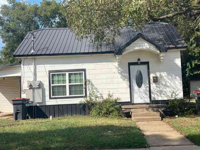 Multifamily For Sale - 545 E Houston Street<br/> Lamar County, Paris, TX 75460