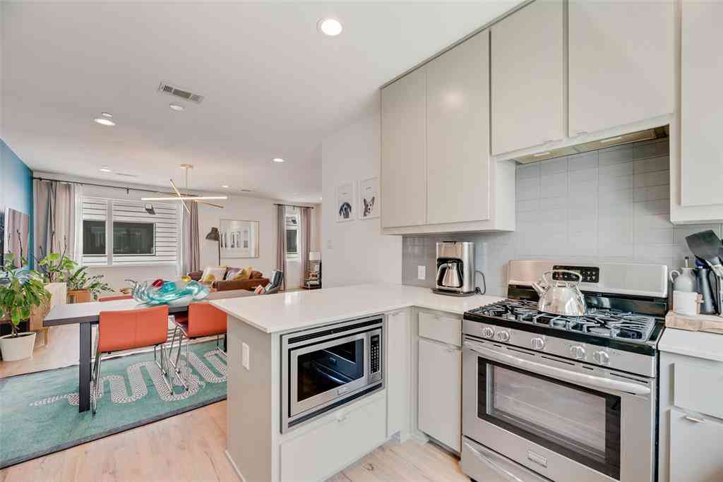 Condo For Rent - 4705 Bryan Street #302<br/> Dallas, TX 75204