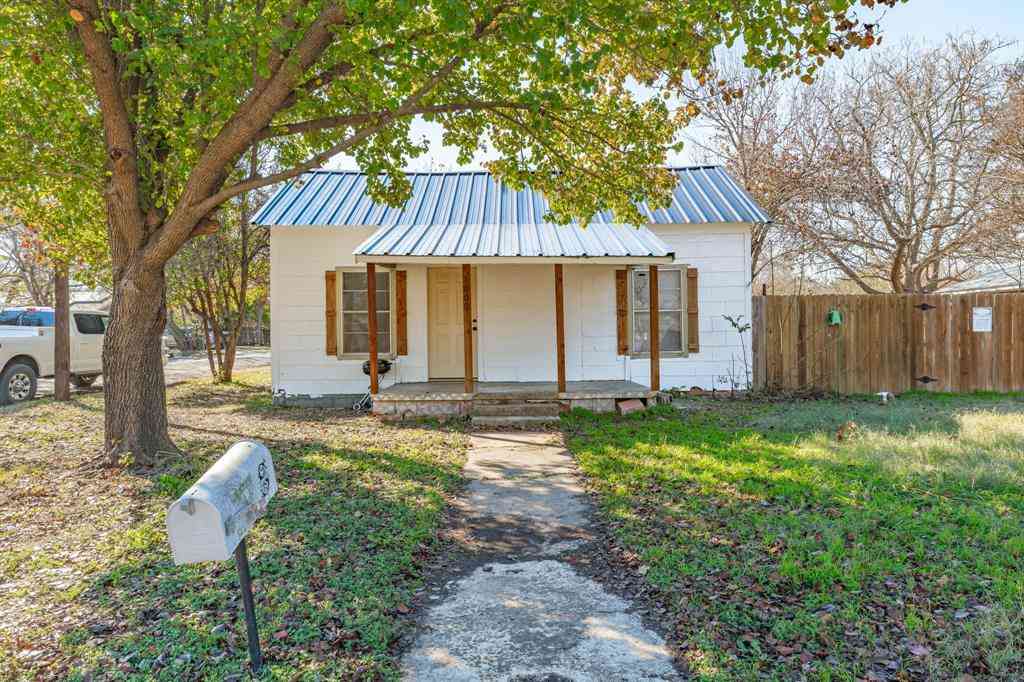 Homes For Sale - 1000 N Clinton Street N<br/> Stephenville, TX 76401