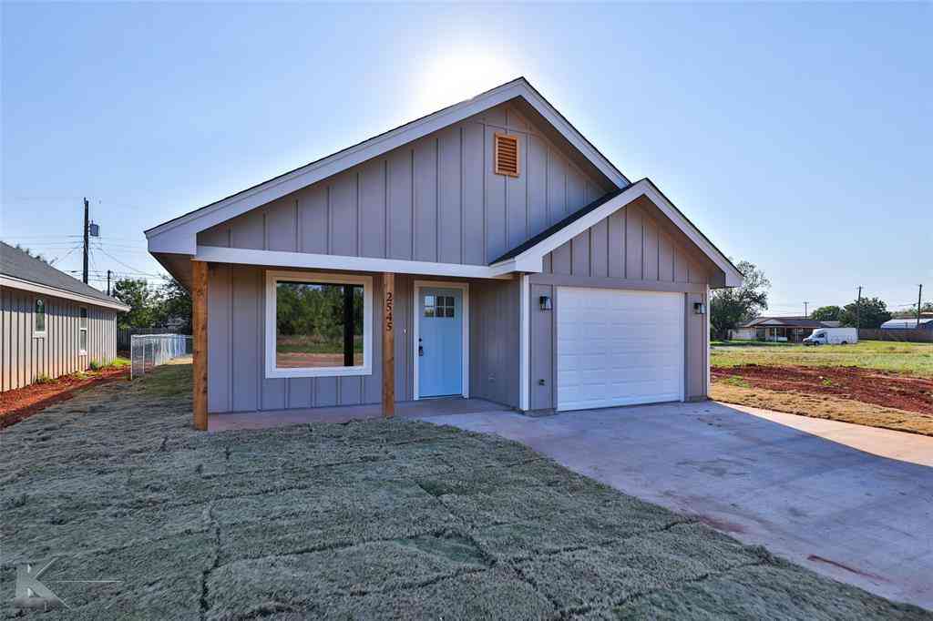 Homes For Sale - 2571 Bel Air<br/> Taylor County, Abilene, TX 79603