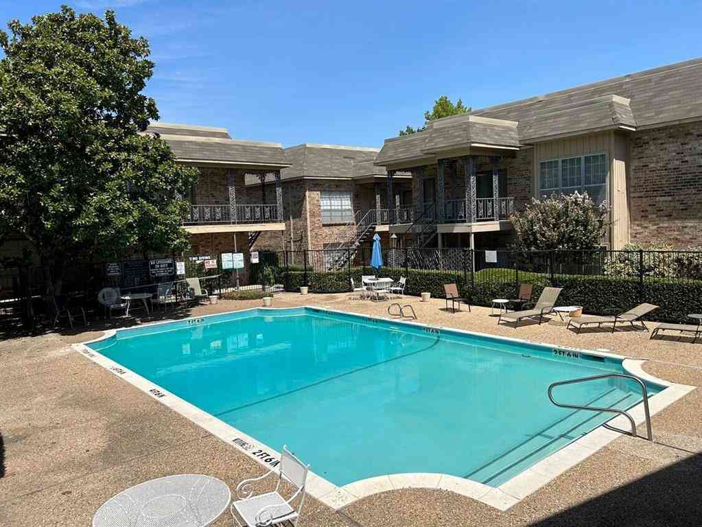 Condo For Rent - 4347 Bellaire Drive S #132S<br/> Tarrant County County, Fort Worth, TX 76109