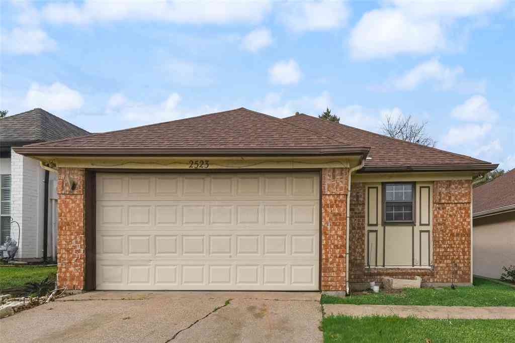 Homes For Sale - 2523 Beverly Hills Lane<br/> Mesquite, TX 75150
