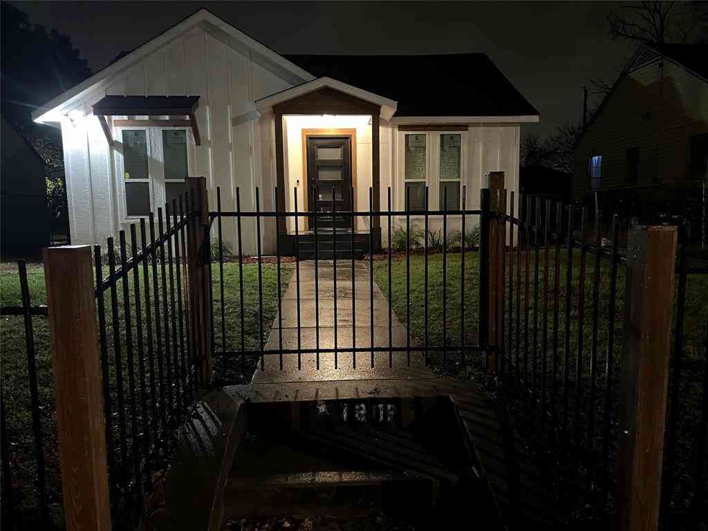 Homes For Rent - 1202 Morrell Avenue<br/> Dallas, TX 75203