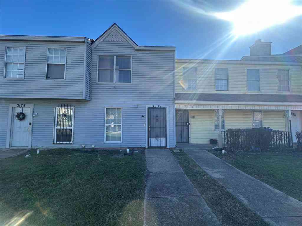 Townhouse For Sale - 2174 Aspen Drive<br/> Dallas County, Dallas, TX 75227