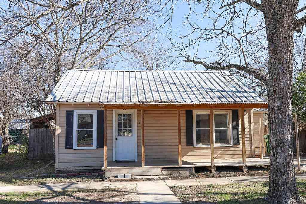 Homes For Sale - 955 N Stephen Avenue<br/> Stephenville, TX 76401