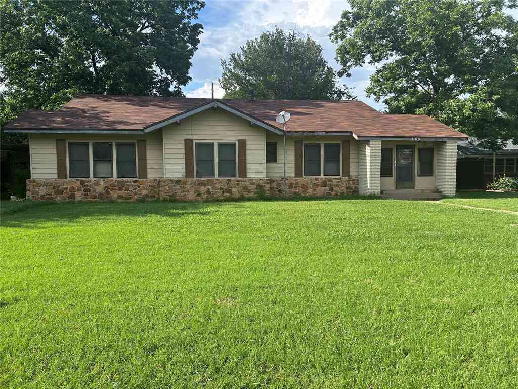 Homes For Sale - 1106 Payne<br/> Olney, TX 76374