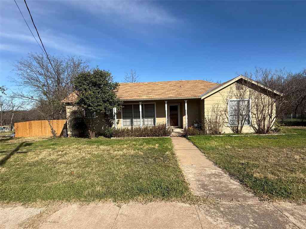 Homes For Sale - 609 E Henry<br/> Hamilton, TX 76531