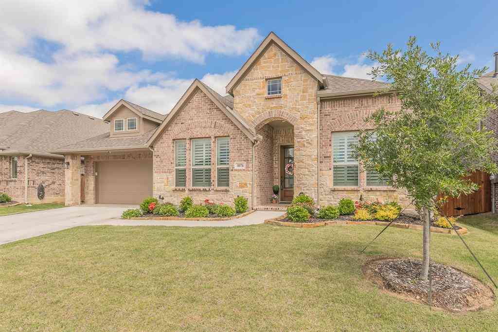 Homes For Sale - 1076 Fleetwood Drive<br/> Justin, TX 76247