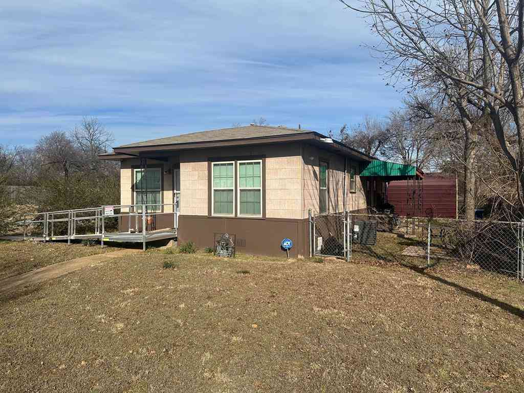 Apartment For Sale - 631 W Walker Street<br/> Denison, TX 75020