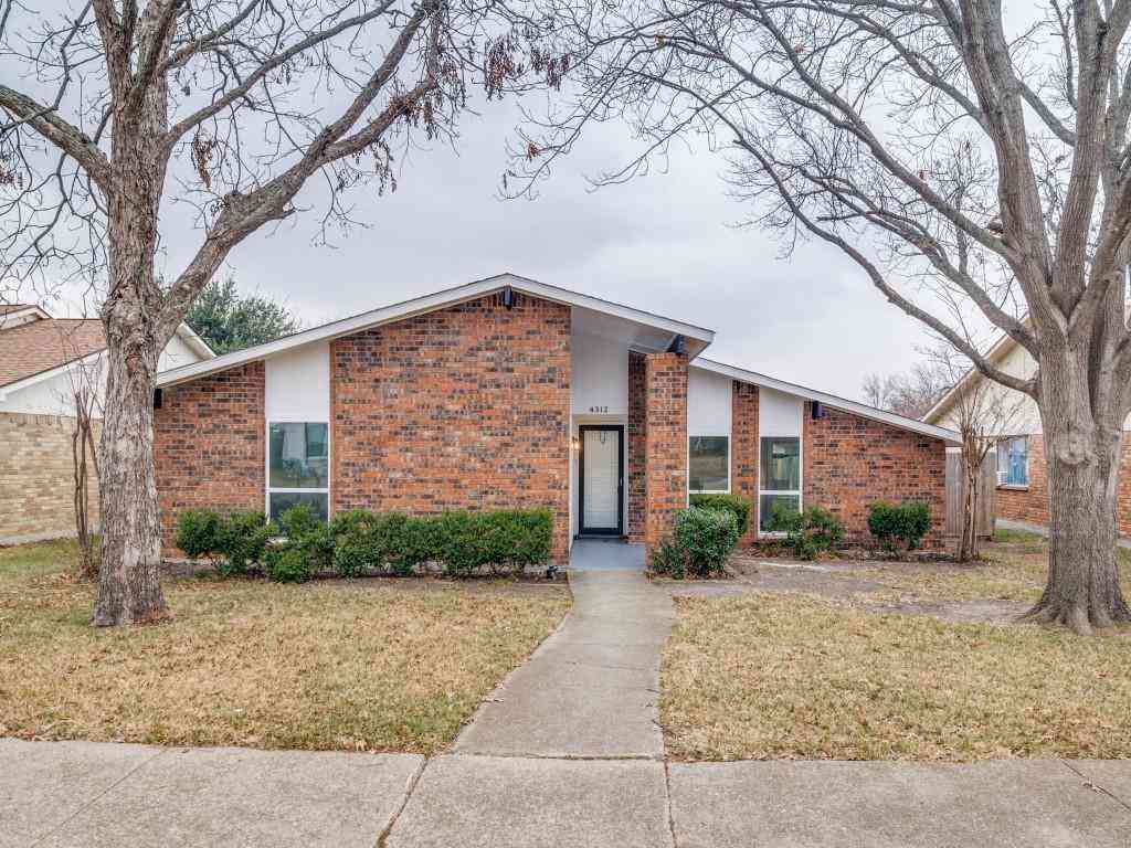 Homes For Sale - 4312 Crestover Drive<br/> Mesquite, TX 75150
