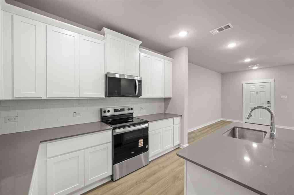 Townhouse For Sale - 243 Wagon Spoke Way #18<br/> Fort Worth, TX 76120