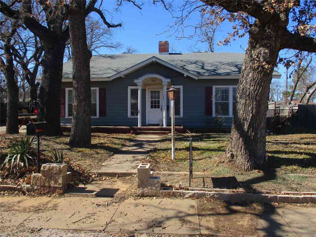 Homes For Sale - 205 S Oaklawn<br/> Eastland, TX 76448