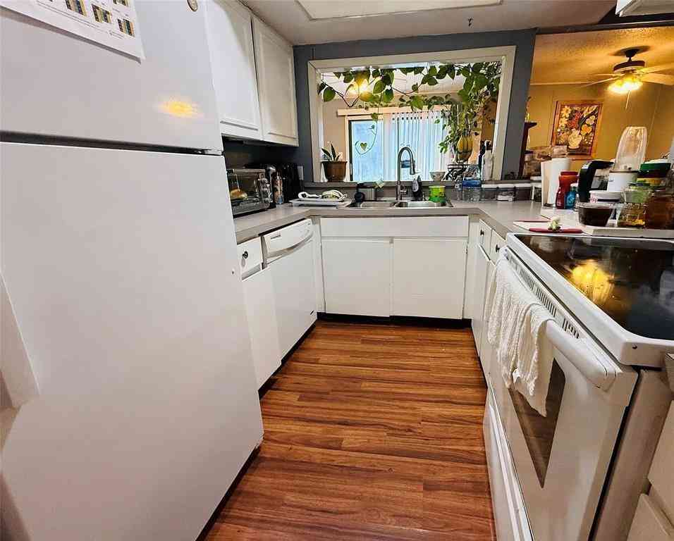 Townhouse For Sale - 2610 Santiago Circle<br/> Grand Prairie, TX 75052