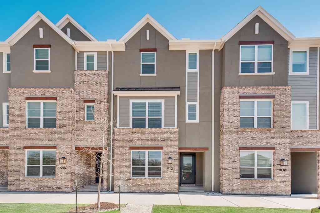Townhouse For Sale - 732 Ash Road<br/> Plano, TX 75075
