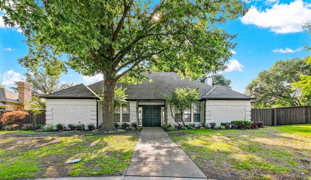 Homes For Sale - 7319 Briarnoll<br/> Dallas, TX 75252