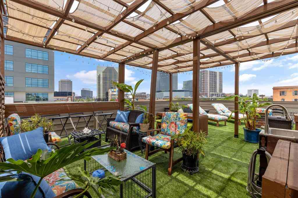 Townhouse For Sale - 2123 Albany Street<br/> Dallas, TX 75201