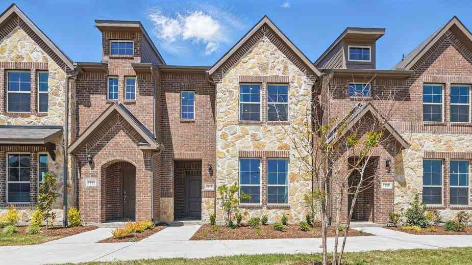 Townhouse For Sale - 1907 Hellams Lane<br/> Royse City, TX 75189