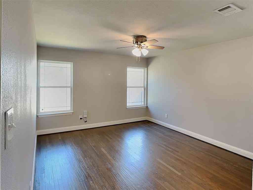 Homes For Rent - 2828 Livingston Avenue<br/> Fort Worth, TX 76110