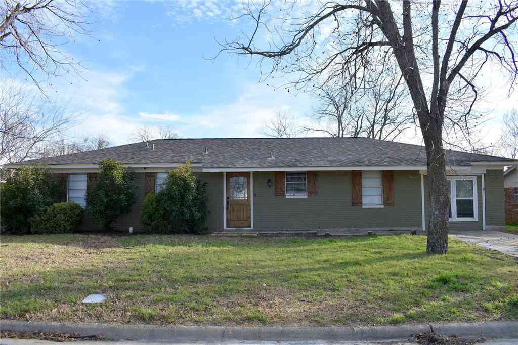 Homes For Sale - 1207 E Fitzgerald Street<br/> Brown County, Bangs, TX 76823