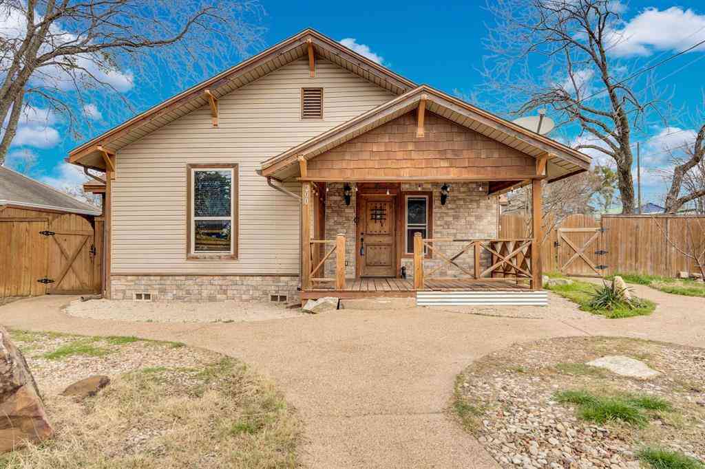 Homes For Sale - 200 W Davis Avenue<br/> Johnson County, Alvarado, TX 76009