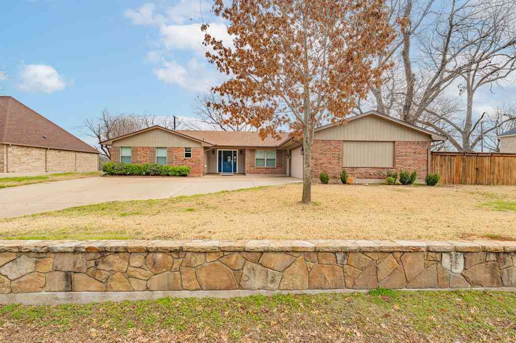 Homes For Sale - 7115 Westover Drive<br/> Granbury, TX 76049