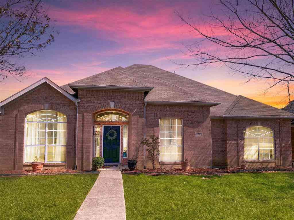 Homes For Sale - 4718 Parkhaven Drive<br/> Garland, TX 75043
