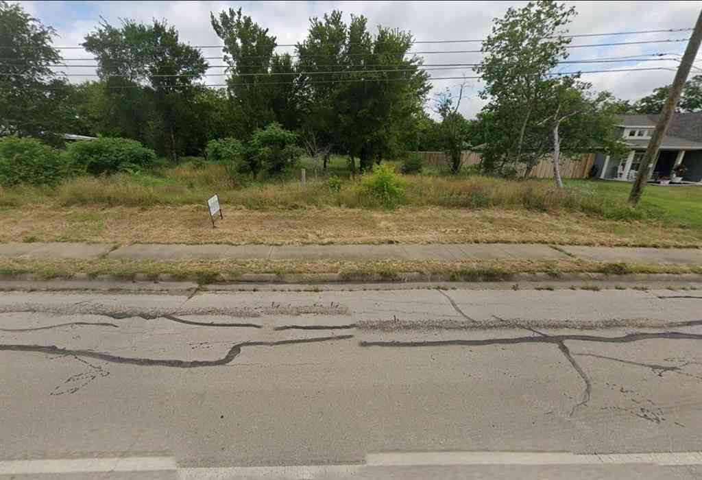 Vacant Land For Sale - 703 E Davis Avenue<br/> Johnson County, Alvarado, TX 76009