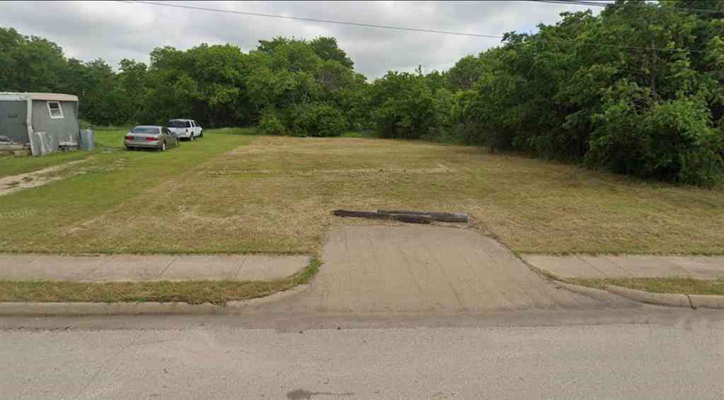 Vacant Land For Sale - 711 E Davis Avenue<br/> Johnson County, Alvarado, TX 76009