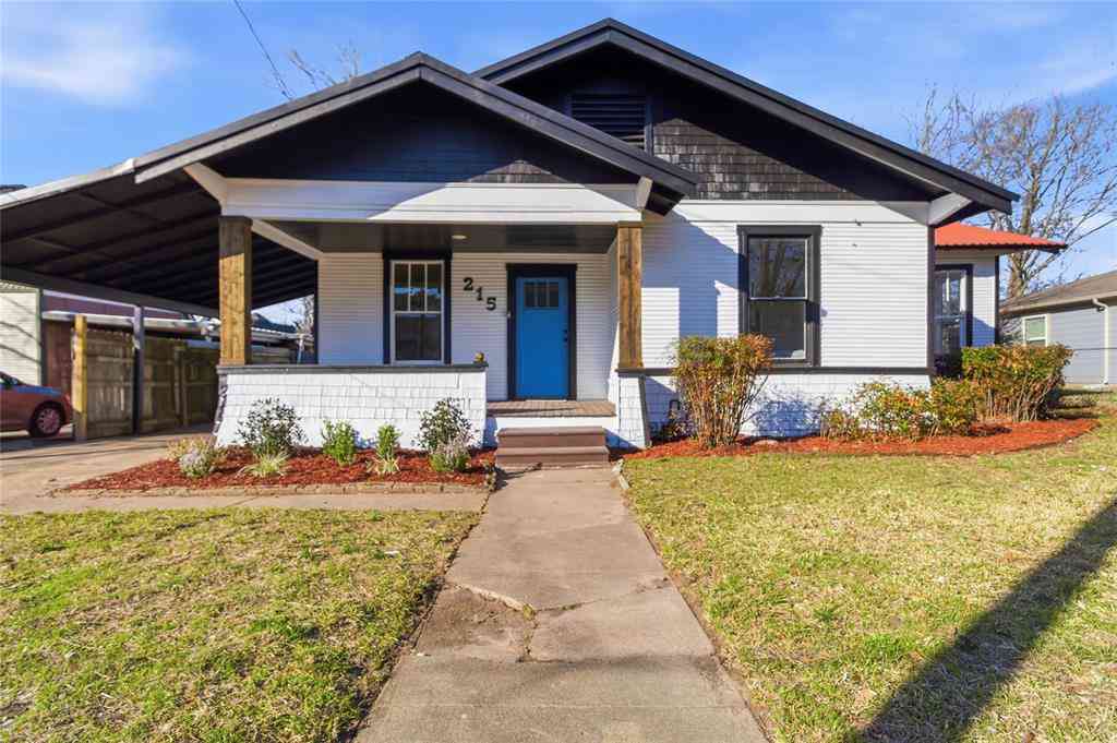 Homes For Sale - 215 E 12th Street<br/> Bonham, TX 75418