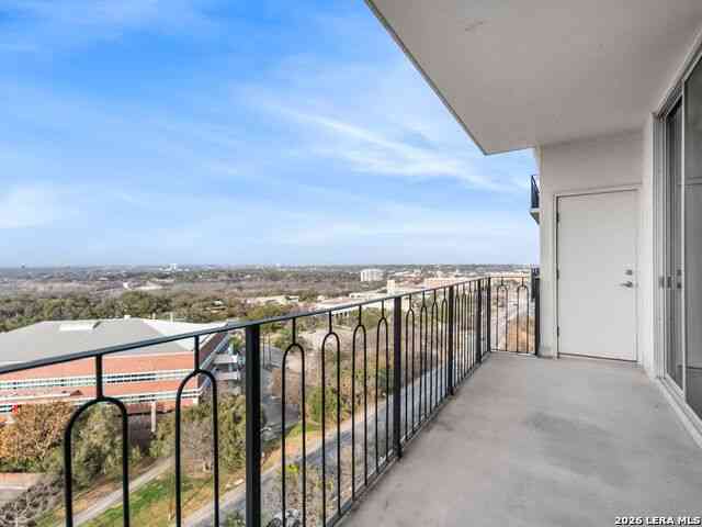 Apartment For Sale - 700 E Hildebrand Avenue #1204<br/> San Antonio, TX 78212