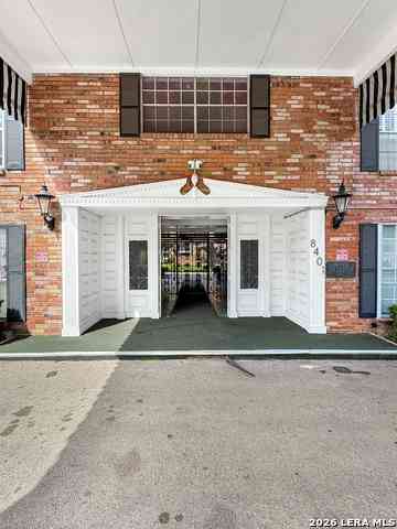 Townhouse For Sale - 8401 N New Braunfels Ave #323A<br/> San Antonio, TX 78209