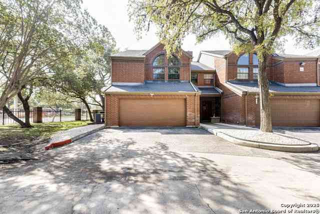 Townhouse For Sale - 7930 Roanoke Run #401<br/> San Antonio, TX 78240