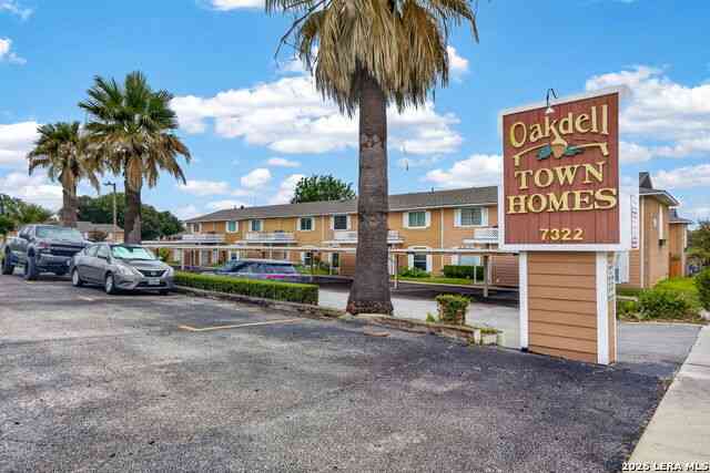 Townhouse For Sale - 7322 Oak Manor Dr #44<br/> Bexar County, San Antonio, TX 78229
