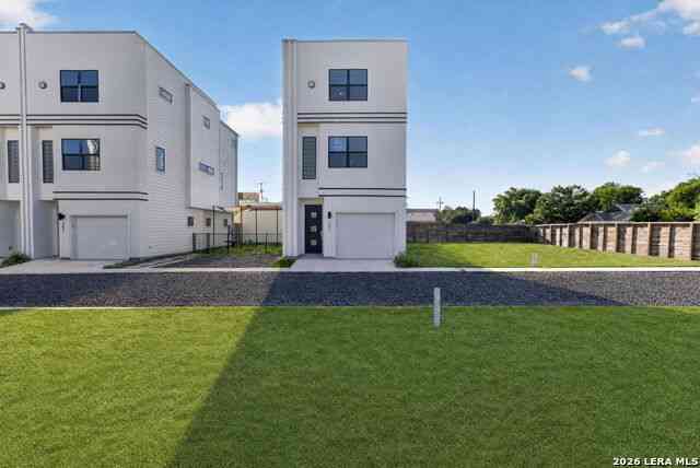 Townhouse For Sale - 1735 W Gramercy Pl #201<br/> Bexar County, San Antonio, TX 78201