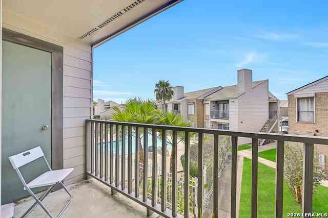 Apartment For Sale - 3220 69th St #APT J6<br/> Galveston County, Galveston, TX 77551