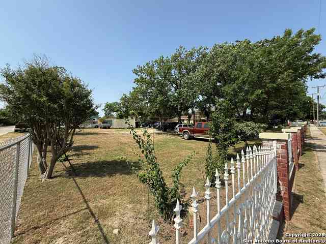 Vacant Land For Sale - 710 W Baetz Blvd 1<br/> San Antonio, TX 78221